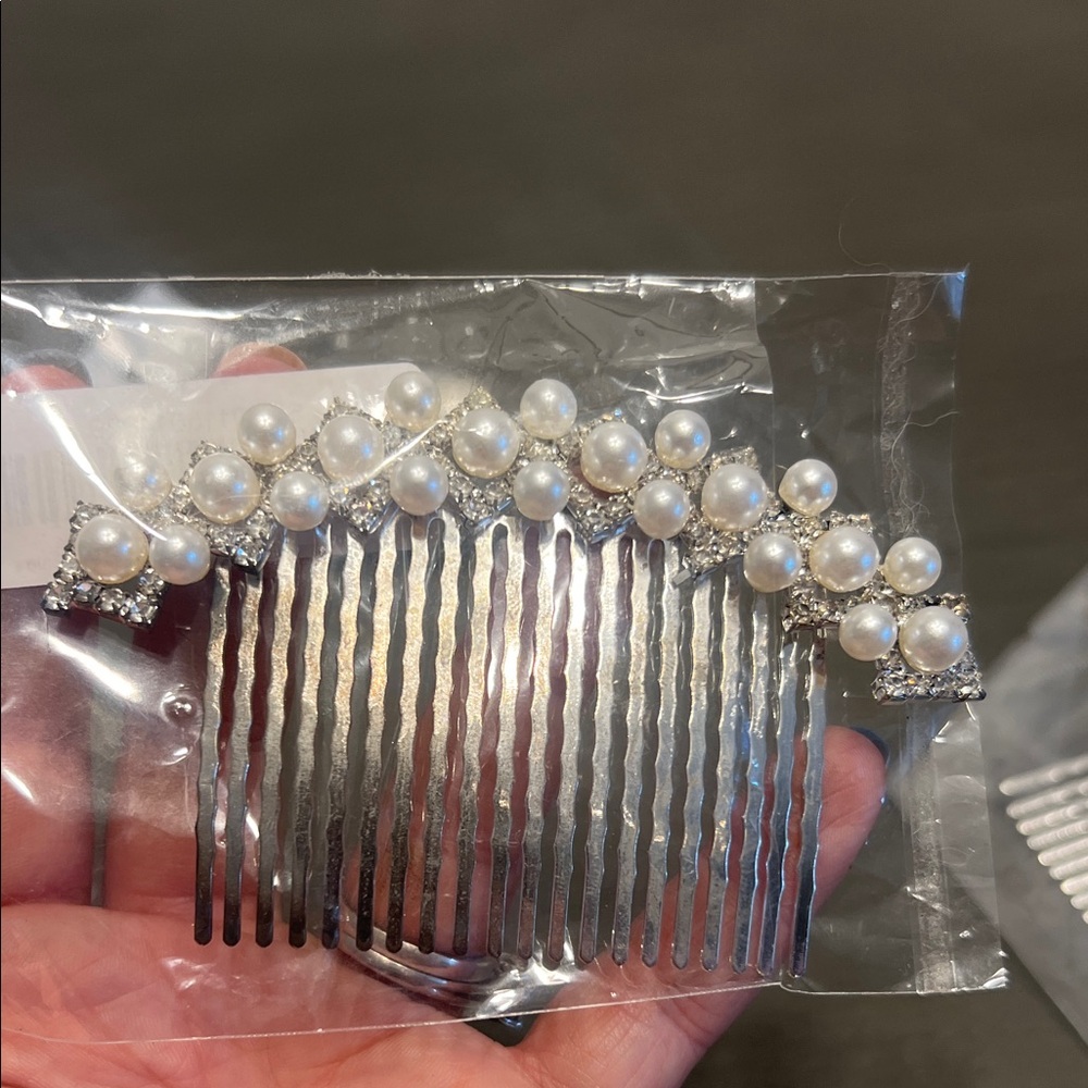 Elegant Silver Pearl Hair Comb